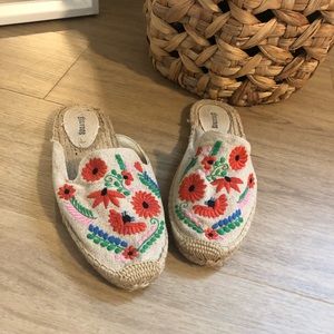 Soludos embroidered slides